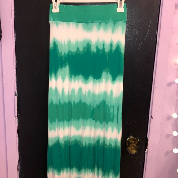 watercolor green maxi skirt - Picture 3 of 3